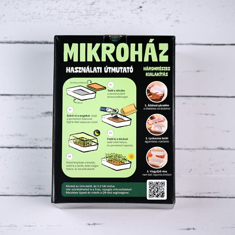 Mikroház műanyag mikrozöld növesztő tálca a dobozában, a doboz hátoldala látszik.
